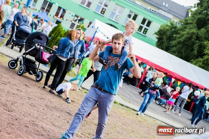 Zdjęcie w galerii na portalu naszraciborz.pl: Festyn rodzinny w Szkole Podstawowej nr 13 wiadomości z regionu