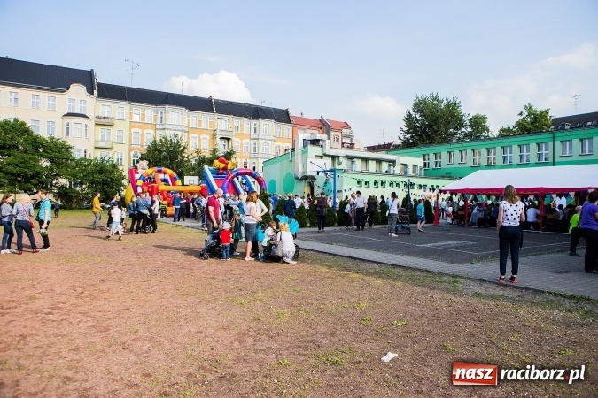 Zdjęcie w galerii na portalu naszraciborz.pl: Festyn rodzinny w Szkole Podstawowej nr 13 wiadomości z regionu