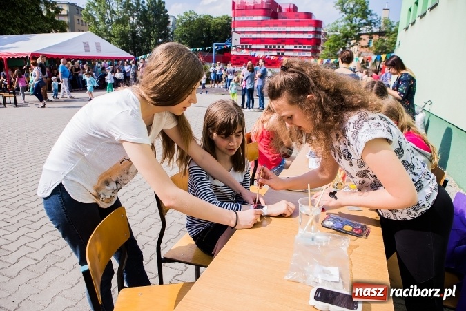 Zdjęcie w galerii na portalu naszraciborz.pl: Festyn rodzinny w Szkole Podstawowej nr 13 wiadomości z regionu