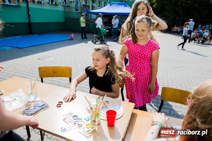 Zdjęcie w galerii na portalu naszraciborz.pl: Festyn rodzinny w Szkole Podstawowej nr 13 wiadomości z regionu