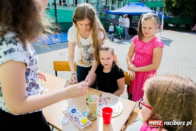 Zdjęcie w galerii na portalu naszraciborz.pl: Festyn rodzinny w Szkole Podstawowej nr 13 wiadomości z regionu
