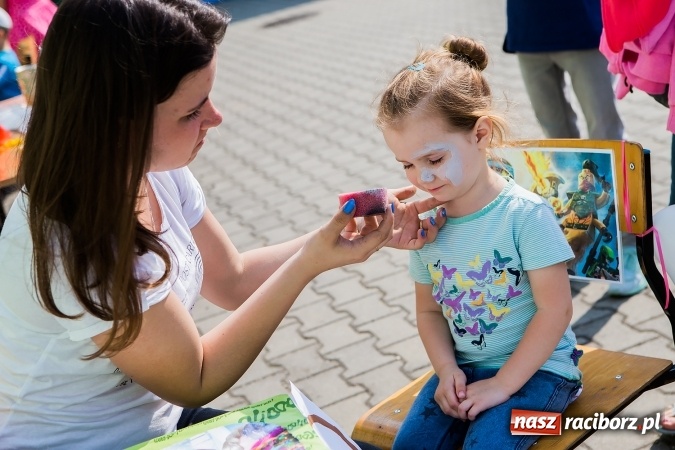 Zdjęcie w galerii na portalu naszraciborz.pl: Festyn rodzinny w Szkole Podstawowej nr 13 wiadomości z regionu