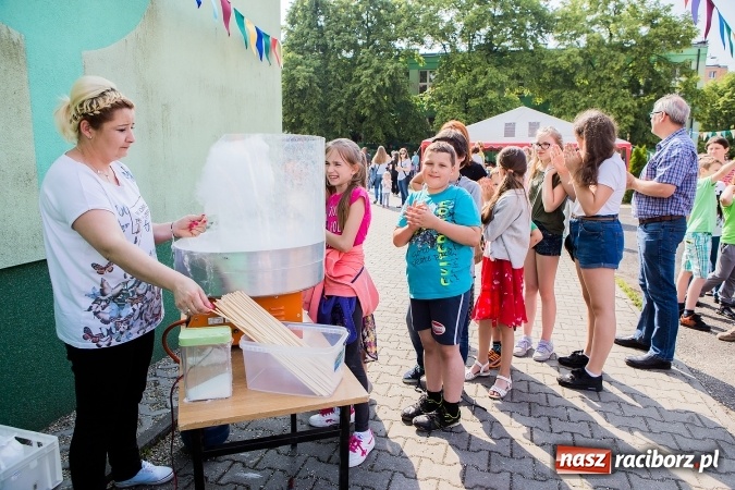 Zdjęcie w galerii na portalu naszraciborz.pl: Festyn rodzinny w Szkole Podstawowej nr 13 wiadomości z regionu