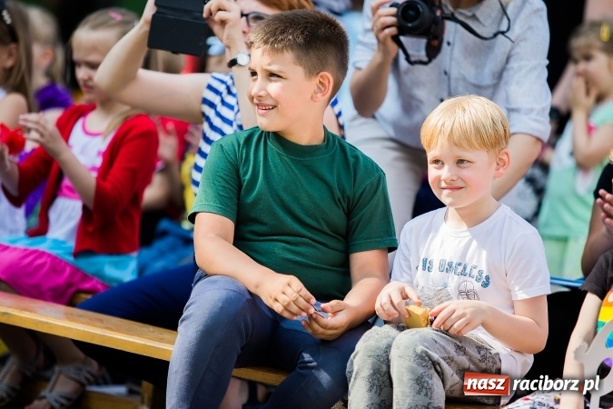 Zdjęcie w galerii na portalu naszraciborz.pl: Festyn rodzinny w Szkole Podstawowej nr 13 wiadomości z regionu