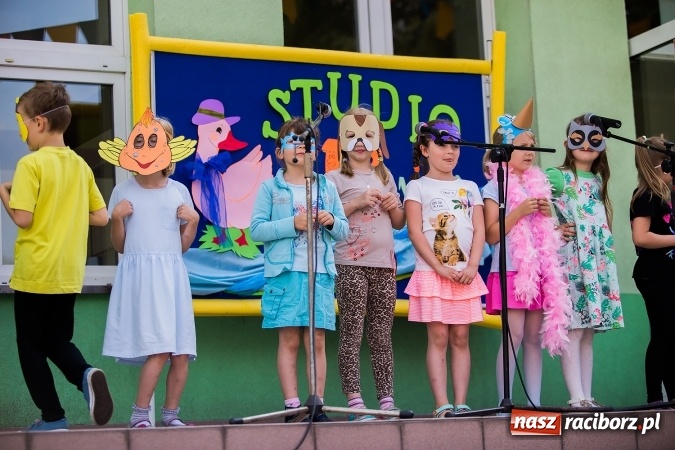 Zdjęcie w galerii na portalu naszraciborz.pl: Festyn rodzinny w Szkole Podstawowej nr 13 wiadomości z regionu