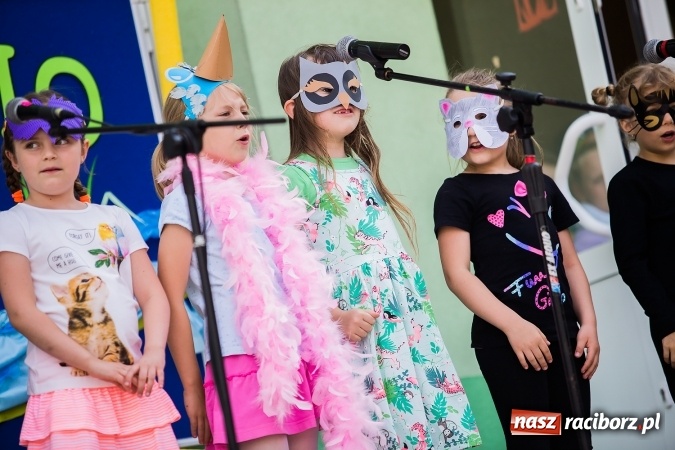 Zdjęcie w galerii na portalu naszraciborz.pl: Festyn rodzinny w Szkole Podstawowej nr 13 wiadomości z regionu