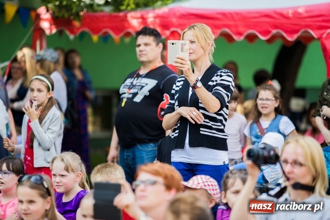 Zdjęcie w galerii na portalu naszraciborz.pl: Festyn rodzinny w Szkole Podstawowej nr 13 wiadomości z regionu