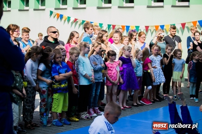 Zdjęcie w galerii na portalu naszraciborz.pl: Festyn rodzinny w Szkole Podstawowej nr 13 wiadomości z regionu