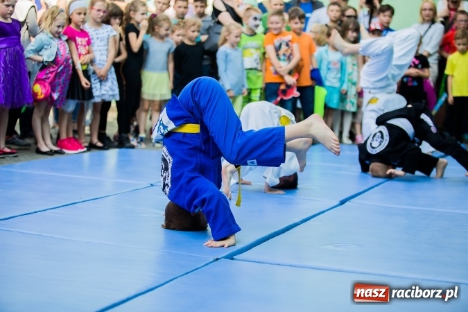 Zdjęcie w galerii na portalu naszraciborz.pl: Festyn rodzinny w Szkole Podstawowej nr 13 wiadomości z regionu