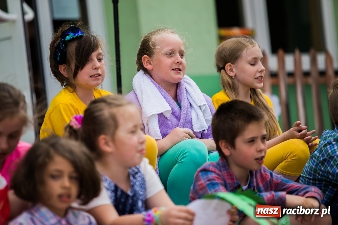 Zdjęcie w galerii na portalu naszraciborz.pl: Festyn rodzinny w Szkole Podstawowej nr 13 wiadomości z regionu