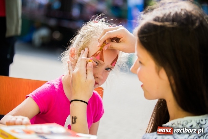 Zdjęcie w galerii na portalu naszraciborz.pl: Festyn rodzinny w Szkole Podstawowej nr 13 wiadomości z regionu