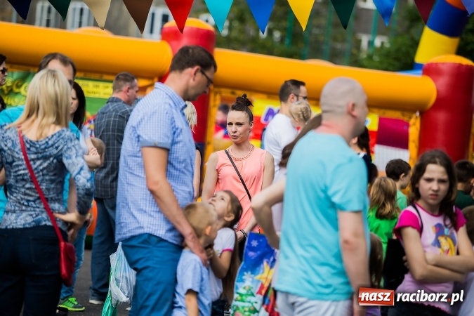 Zdjęcie w galerii na portalu naszraciborz.pl: Festyn rodzinny w Szkole Podstawowej nr 13 wiadomości z regionu