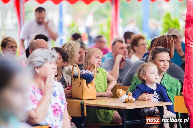 Zdjęcie w galerii na portalu naszraciborz.pl: Festyn rodzinny w Szkole Podstawowej nr 13 wiadomości z regionu