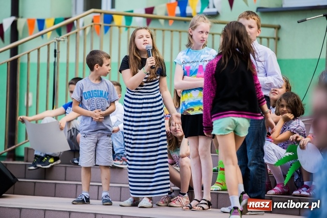 Zdjęcie w galerii na portalu naszraciborz.pl: Festyn rodzinny w Szkole Podstawowej nr 13 wiadomości z regionu