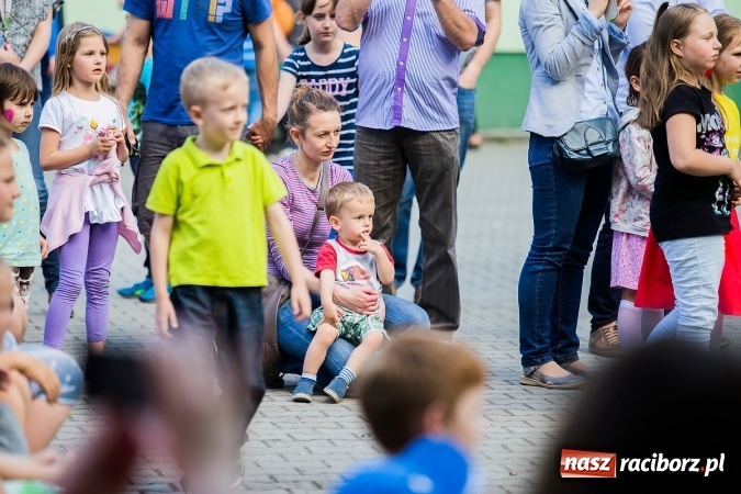 Zdjęcie w galerii na portalu naszraciborz.pl: Festyn rodzinny w Szkole Podstawowej nr 13 wiadomości z regionu