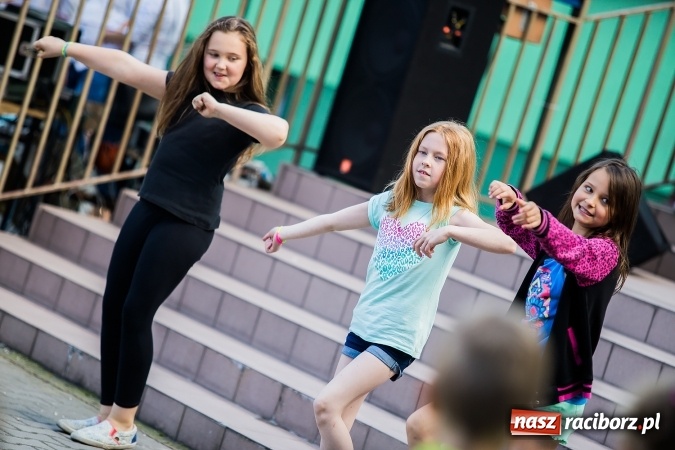 Zdjęcie w galerii na portalu naszraciborz.pl: Festyn rodzinny w Szkole Podstawowej nr 13 wiadomości z regionu