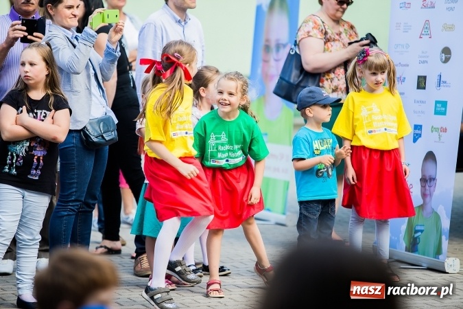 Zdjęcie w galerii na portalu naszraciborz.pl: Festyn rodzinny w Szkole Podstawowej nr 13 wiadomości z regionu