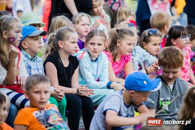 Zdjęcie w galerii na portalu naszraciborz.pl: Festyn rodzinny w Szkole Podstawowej nr 13 wiadomości z regionu