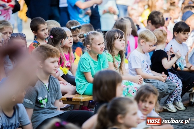 Zdjęcie w galerii na portalu naszraciborz.pl: Festyn rodzinny w Szkole Podstawowej nr 13 wiadomości z regionu