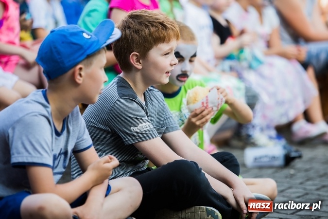 Zdjęcie w galerii na portalu naszraciborz.pl: Festyn rodzinny w Szkole Podstawowej nr 13 wiadomości z regionu
