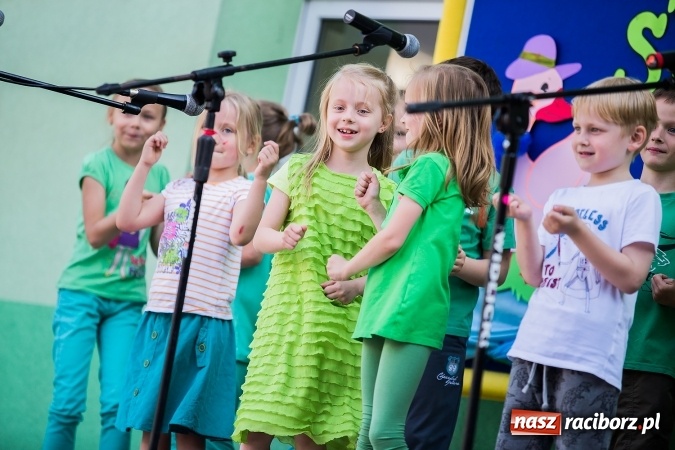 Zdjęcie w galerii na portalu naszraciborz.pl: Festyn rodzinny w Szkole Podstawowej nr 13 wiadomości z regionu