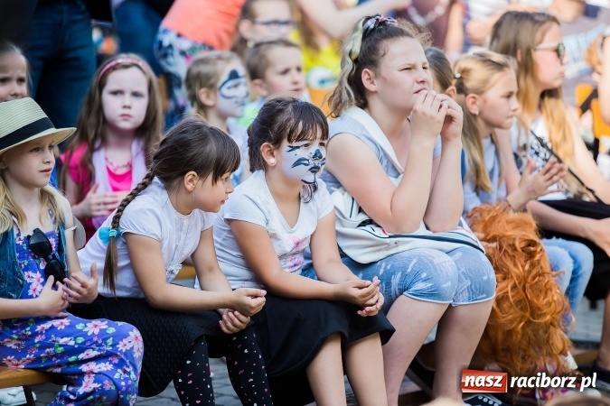 Zdjęcie w galerii na portalu naszraciborz.pl: Festyn rodzinny w Szkole Podstawowej nr 13 wiadomości z regionu