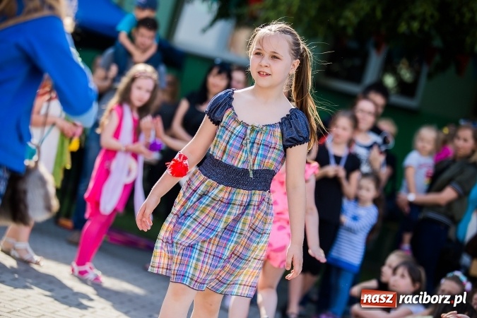 Zdjęcie w galerii na portalu naszraciborz.pl: Festyn rodzinny w Szkole Podstawowej nr 13 wiadomości z regionu