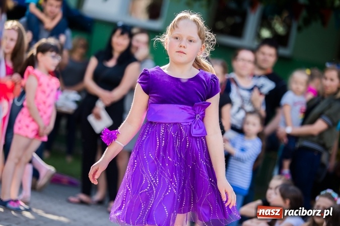 Zdjęcie w galerii na portalu naszraciborz.pl: Festyn rodzinny w Szkole Podstawowej nr 13 wiadomości z regionu