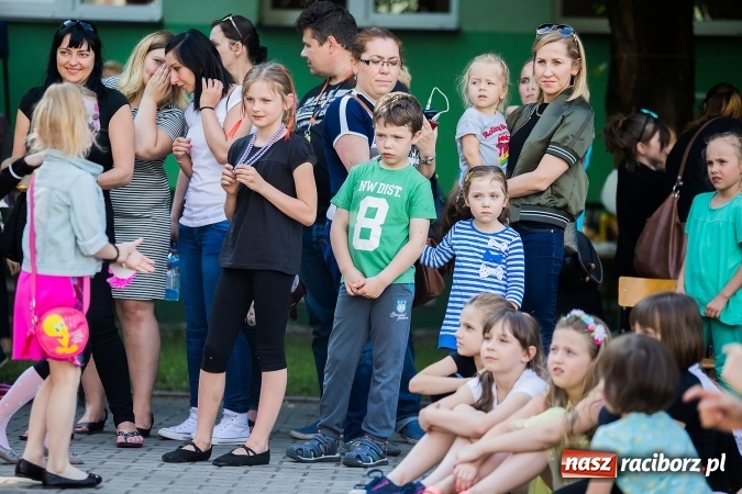 Zdjęcie w galerii na portalu naszraciborz.pl: Festyn rodzinny w Szkole Podstawowej nr 13 wiadomości z regionu