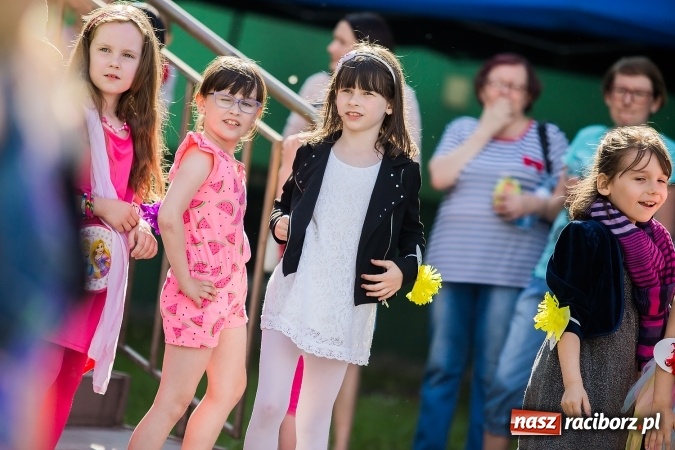 Zdjęcie w galerii na portalu naszraciborz.pl: Festyn rodzinny w Szkole Podstawowej nr 13 wiadomości z regionu