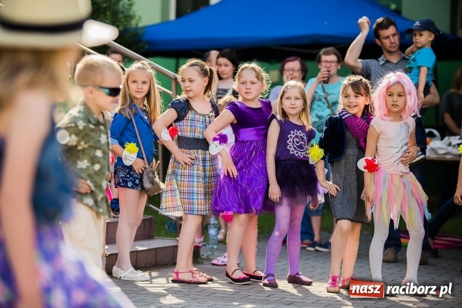 Zdjęcie w galerii na portalu naszraciborz.pl: Festyn rodzinny w Szkole Podstawowej nr 13 wiadomości z regionu