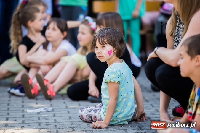 Zdjęcie w galerii na portalu naszraciborz.pl: Festyn rodzinny w Szkole Podstawowej nr 13 wiadomości z regionu