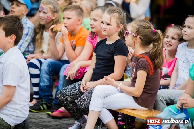 Zdjęcie w galerii na portalu naszraciborz.pl: Festyn rodzinny w Szkole Podstawowej nr 13 wiadomości z regionu