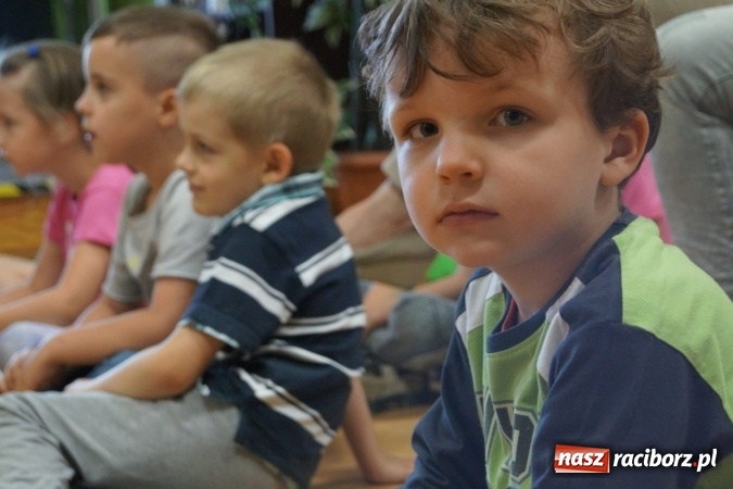 Zdjęcie w galerii na portalu naszraciborz.pl: Lokomotywa brawurowo w bibliotece w Nędzy. Dziecku warto czytać!  wiadomości z regionu