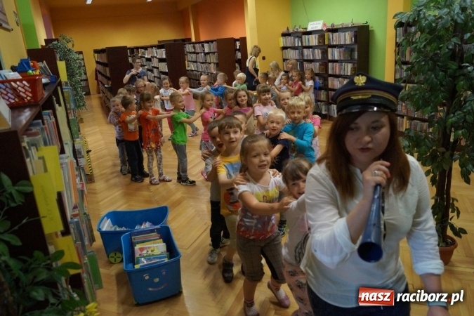 Zdjęcie w galerii na portalu naszraciborz.pl: Lokomotywa brawurowo w bibliotece w Nędzy. Dziecku warto czytać!  wiadomości z regionu