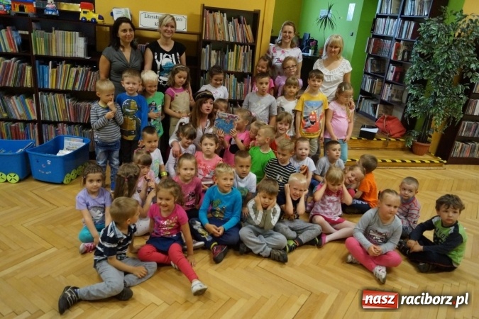 Zdjęcie w galerii na portalu naszraciborz.pl: Lokomotywa brawurowo w bibliotece w Nędzy. Dziecku warto czytać!  wiadomości z regionu