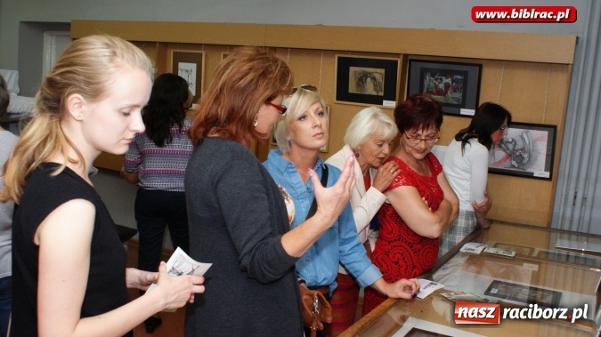 Zdjęcie w galerii na portalu naszraciborz.pl: Wernisaż wystawy prac Henryka M. Korbańskiego w bibliotece  wiadomości z regionu