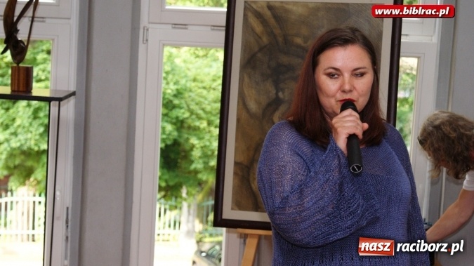 Zdjęcie w galerii na portalu naszraciborz.pl: Wernisaż wystawy prac Henryka M. Korbańskiego w bibliotece  wiadomości z regionu