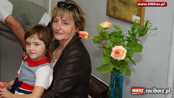 Zdjęcie w galerii na portalu naszraciborz.pl: Wernisaż wystawy prac Henryka M. Korbańskiego w bibliotece  wiadomości z regionu