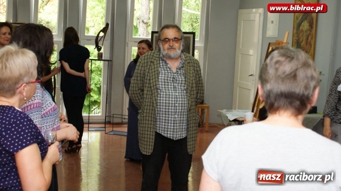 Zdjęcie w galerii na portalu naszraciborz.pl: Wernisaż wystawy prac Henryka M. Korbańskiego w bibliotece  wiadomości z regionu