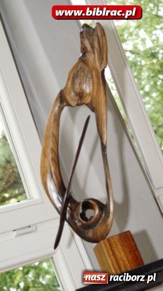 Zdjęcie w galerii na portalu naszraciborz.pl: Wernisaż wystawy prac Henryka M. Korbańskiego w bibliotece  wiadomości z regionu