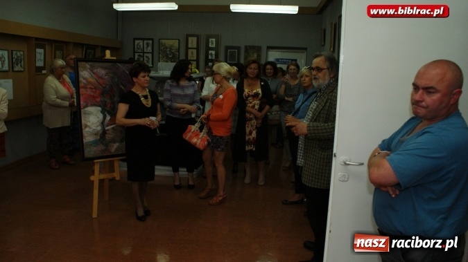 Zdjęcie w galerii na portalu naszraciborz.pl: Wernisaż wystawy prac Henryka M. Korbańskiego w bibliotece  wiadomości z regionu