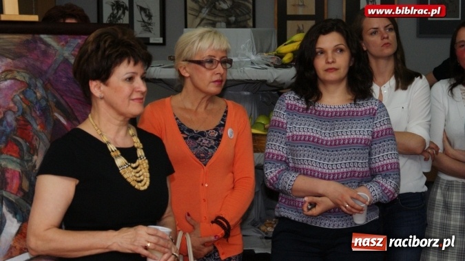 Zdjęcie w galerii na portalu naszraciborz.pl: Wernisaż wystawy prac Henryka M. Korbańskiego w bibliotece  wiadomości z regionu