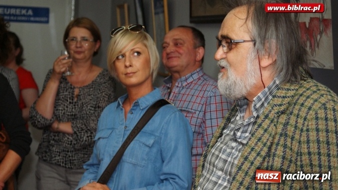 Zdjęcie w galerii na portalu naszraciborz.pl: Wernisaż wystawy prac Henryka M. Korbańskiego w bibliotece  wiadomości z regionu