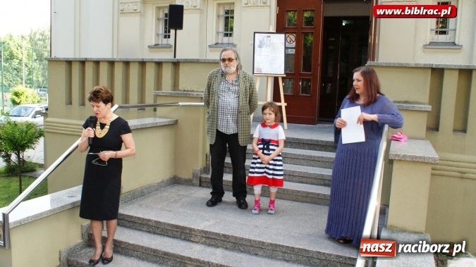 Zdjęcie w galerii na portalu naszraciborz.pl: Wernisaż wystawy prac Henryka M. Korbańskiego w bibliotece  wiadomości z regionu