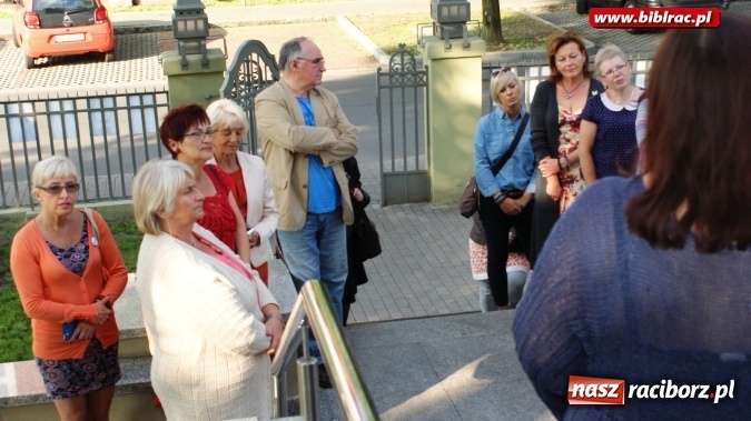Zdjęcie w galerii na portalu naszraciborz.pl: Wernisaż wystawy prac Henryka M. Korbańskiego w bibliotece  wiadomości z regionu