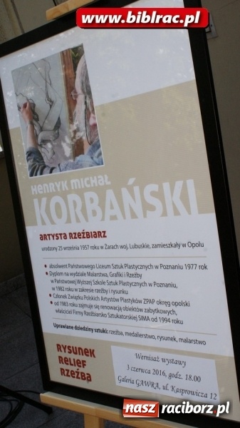 Zdjęcie w galerii na portalu naszraciborz.pl: Wernisaż wystawy prac Henryka M. Korbańskiego w bibliotece  wiadomości z regionu