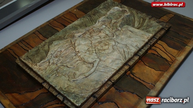 Zdjęcie w galerii na portalu naszraciborz.pl: Wernisaż wystawy prac Henryka M. Korbańskiego w bibliotece  wiadomości z regionu