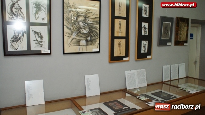 Zdjęcie w galerii na portalu naszraciborz.pl: Wernisaż wystawy prac Henryka M. Korbańskiego w bibliotece  wiadomości z regionu