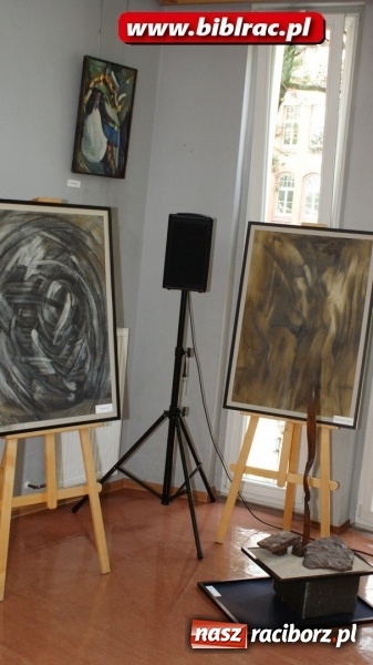 Zdjęcie w galerii na portalu naszraciborz.pl: Wernisaż wystawy prac Henryka M. Korbańskiego w bibliotece  wiadomości z regionu